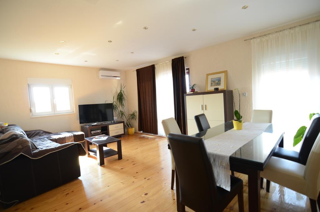 Apartment Emi Sukosan Ngoại thất bức ảnh