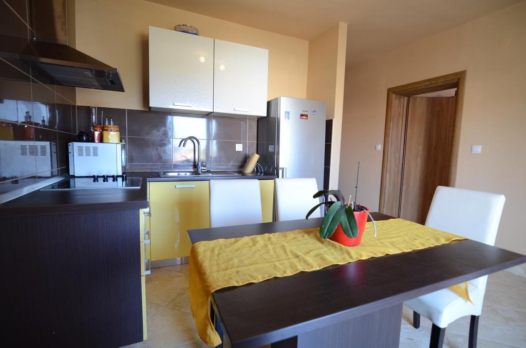 Apartment Emi Sukosan Ngoại thất bức ảnh